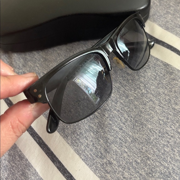 Ray-Ban Black and Silver Sunglasses with Case - Picture 4 of 8